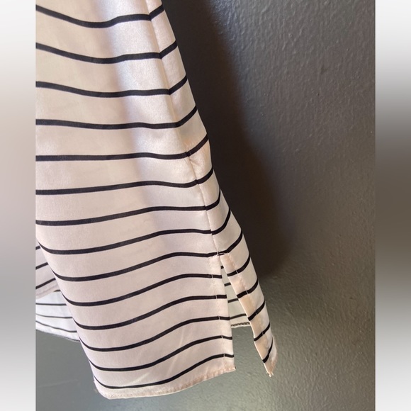 White House Black Market sleeveless silk blouse size XS - Picture 3 of 4